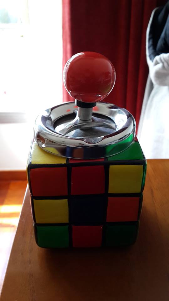 cenicero cubo magico